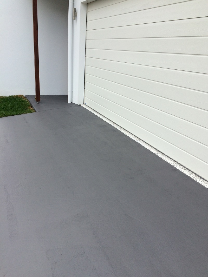 Coloured finish on driveway